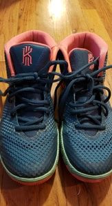 Kyrie Irving  sneakers sz 8
